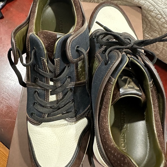 Louis Vuitton - Picture 4 of 7